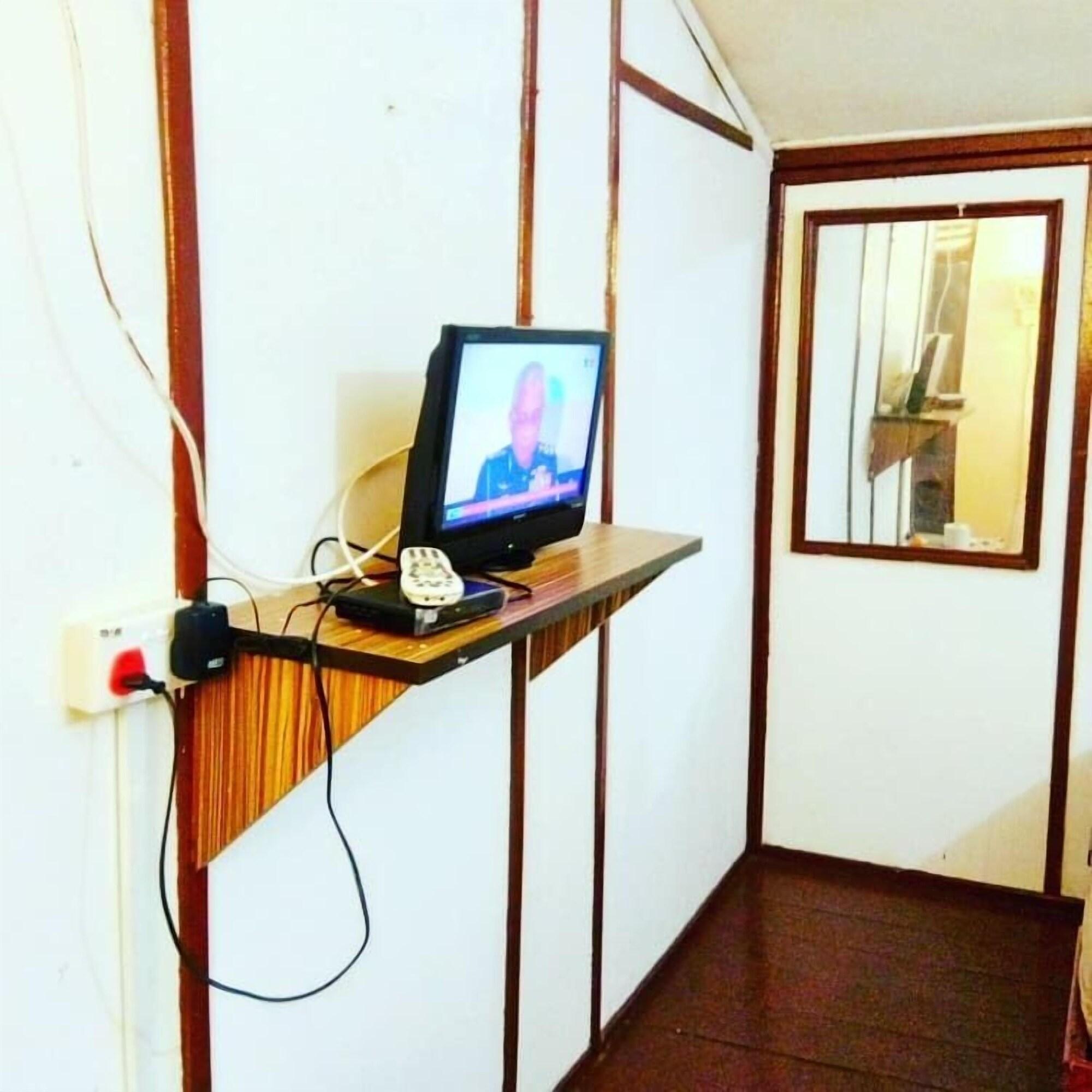 Marina Bay Resort & Restaurant Kampung Genting Екстериор снимка