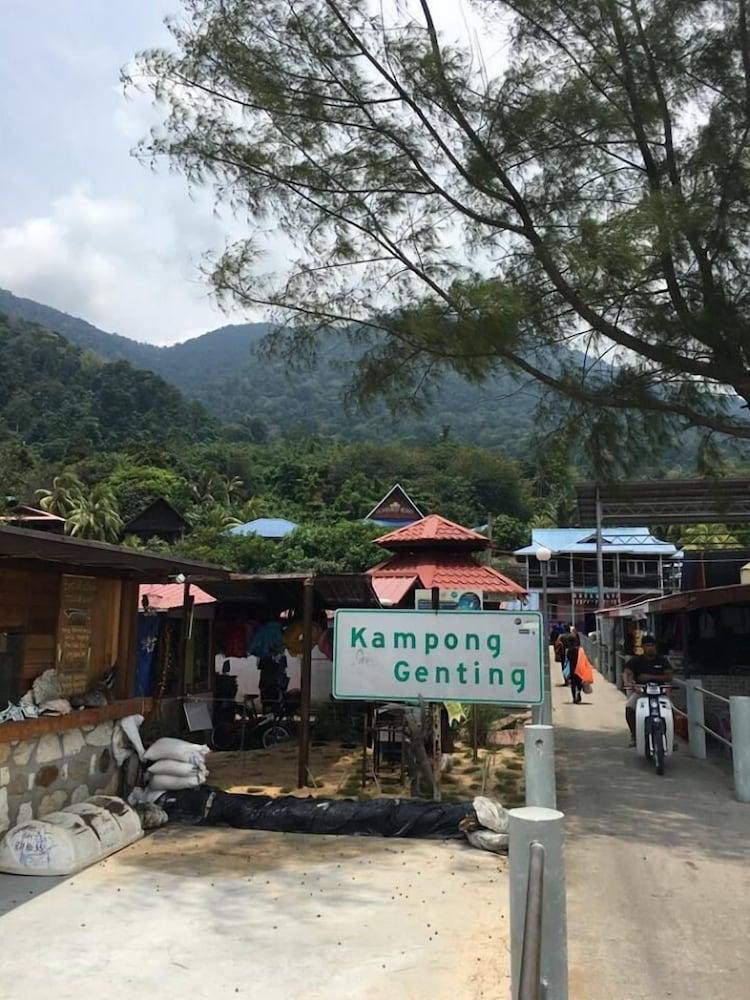 Marina Bay Resort & Restaurant Kampung Genting Екстериор снимка