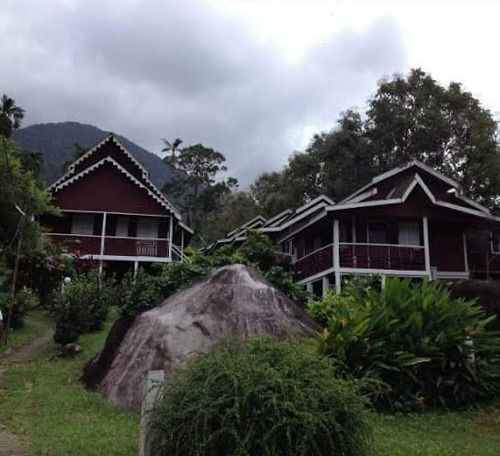 Marina Bay Resort & Restaurant Kampung Genting Екстериор снимка