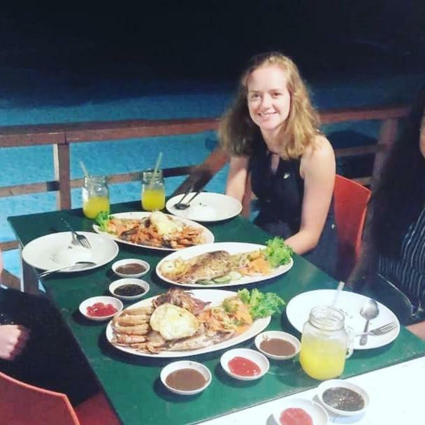 Marina Bay Resort & Restaurant Kampung Genting Екстериор снимка