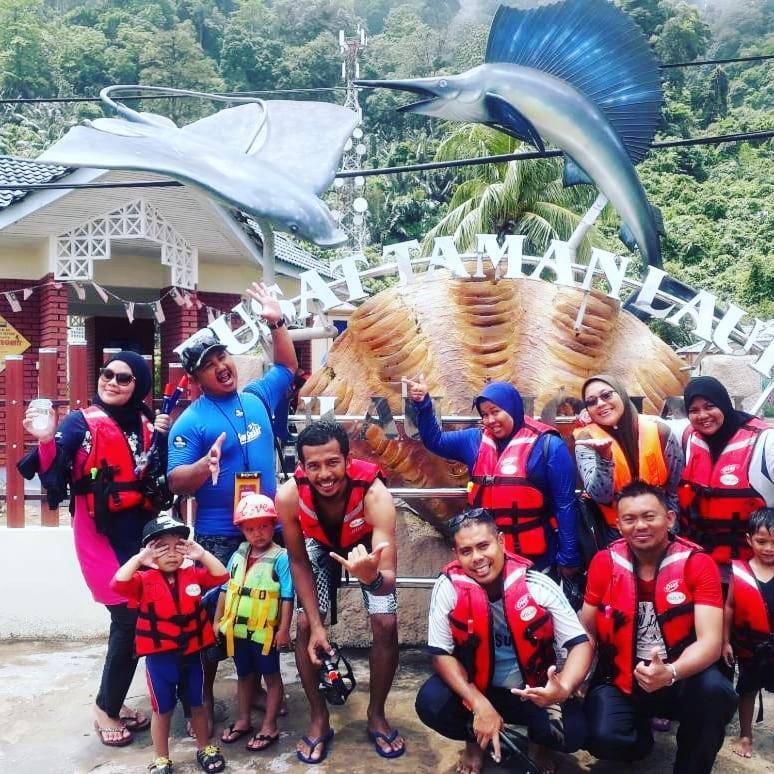 Marina Bay Resort & Restaurant Kampung Genting Екстериор снимка