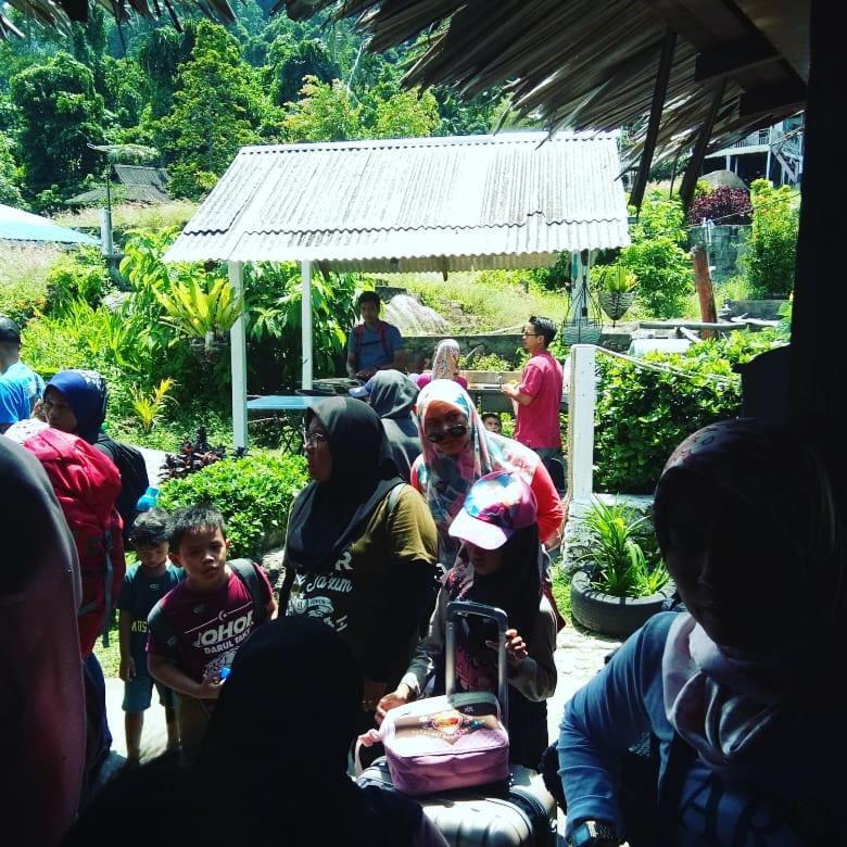 Marina Bay Resort & Restaurant Kampung Genting Екстериор снимка